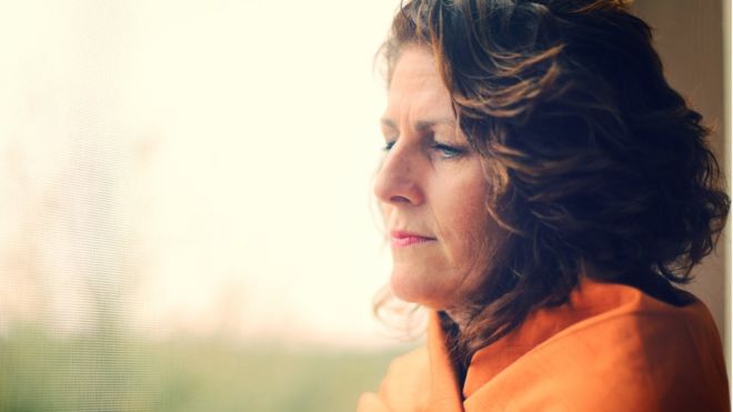 El riesgo de desarrollar cáncer de mama por la terapia hormonal para la menopausia “es mayor del que se pensaba y dura más tiempo”